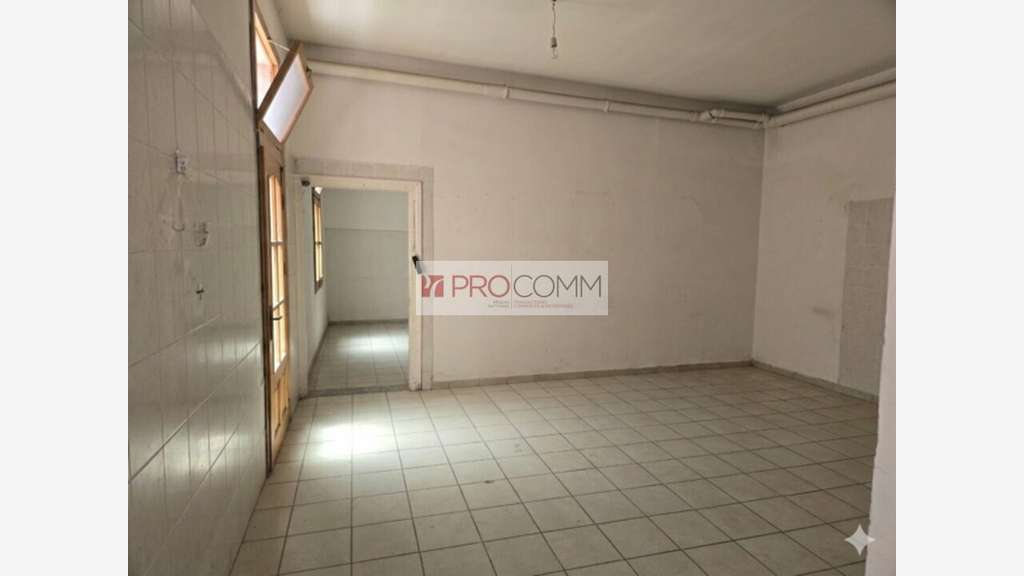 AV local commercial 250m² Nîmes bel emplacement