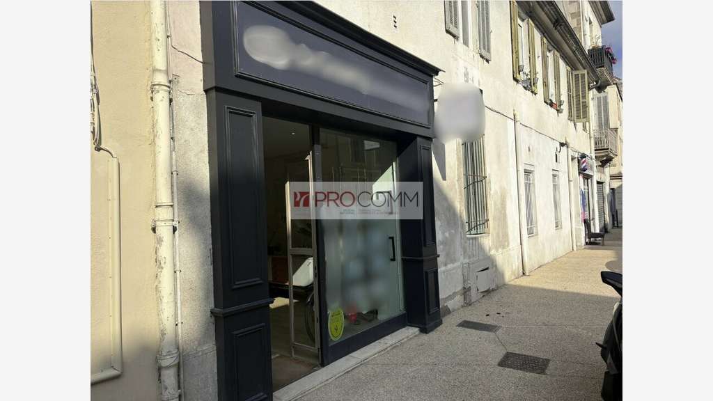 NÎMES - LOCAL COMMERCIAL à vendre