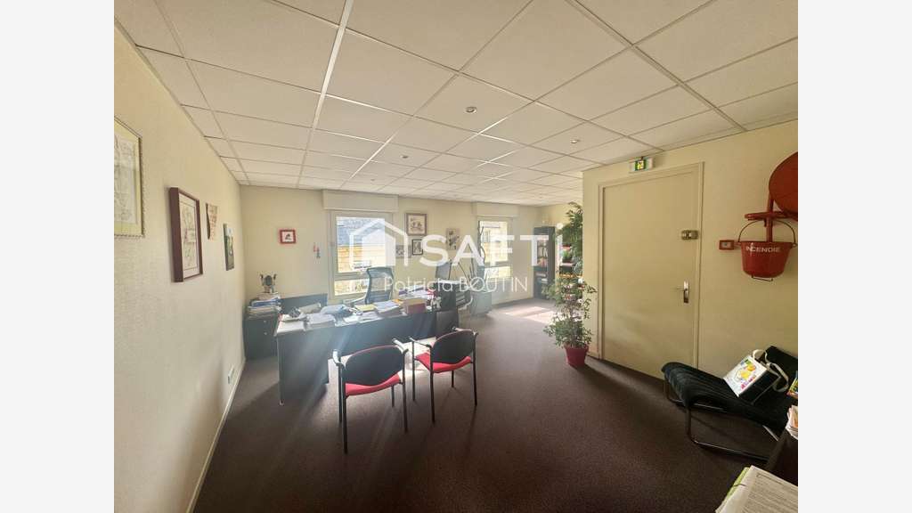 Local professionnel 257m² Place de la Brèche Niort