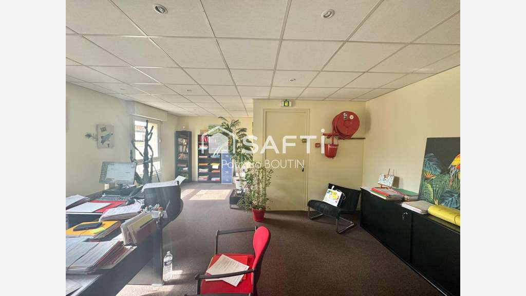Local professionnel 257m² Place de la Brèche Niort
