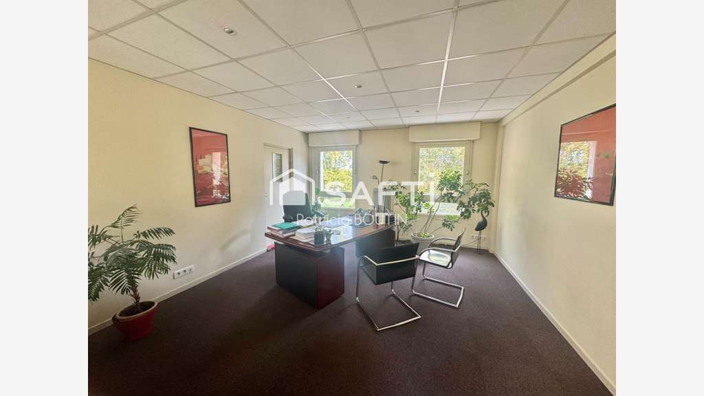 Local professionnel 257m² Place de la Brèche Niort