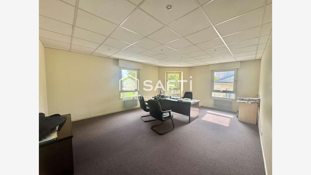 Local professionnel 257m² Place de la Brèche Niort