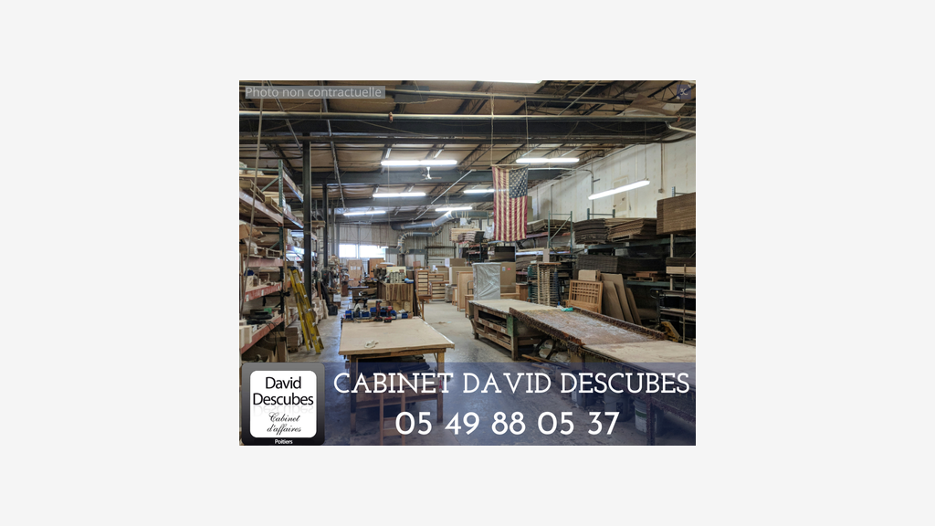A vendre local 1776m² zone industrielle Sud 79