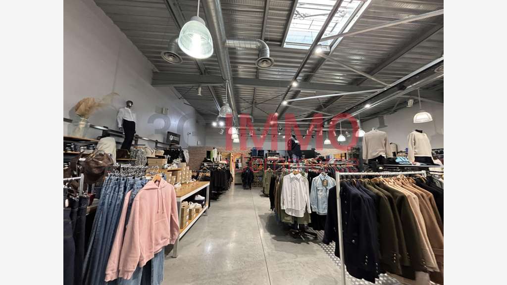 Vente local commercial 388m² à proximité de Niort