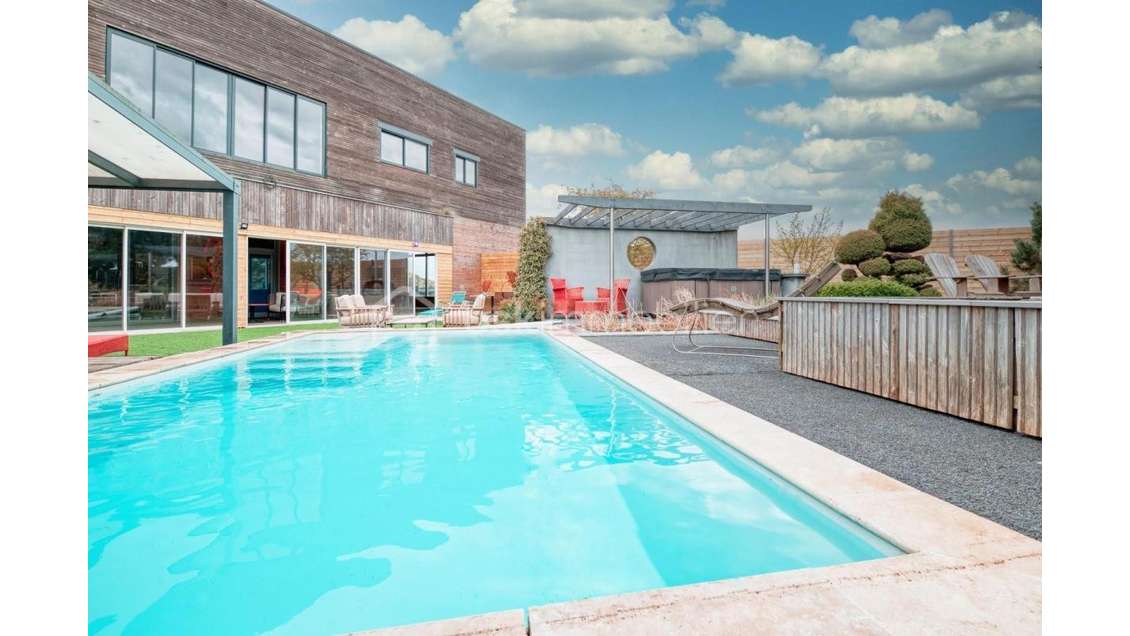 Ensemble polyvalent 850m² sur 6000m² Nogent-le-Roi