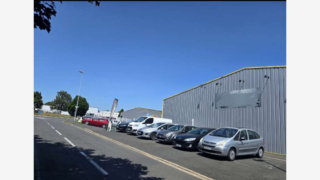 Superbe local 330m² à vendre secteur Tours Nord