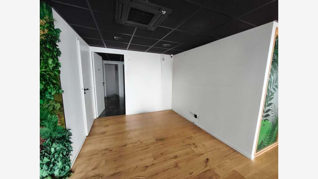 Local commercial 177m² à vendre axe passant Ondres
