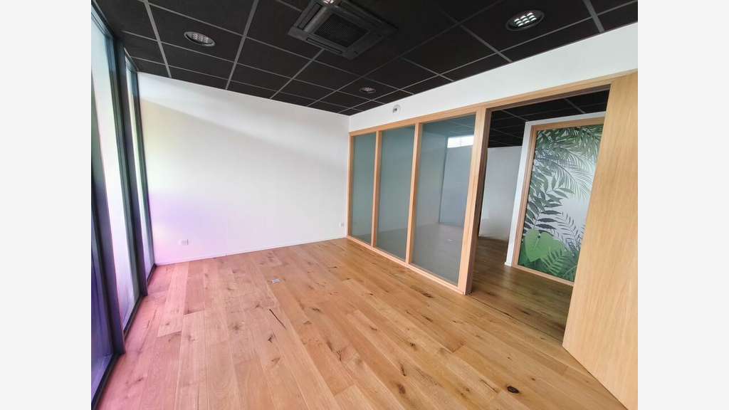 Local commercial 177m² à vendre axe passant Ondres