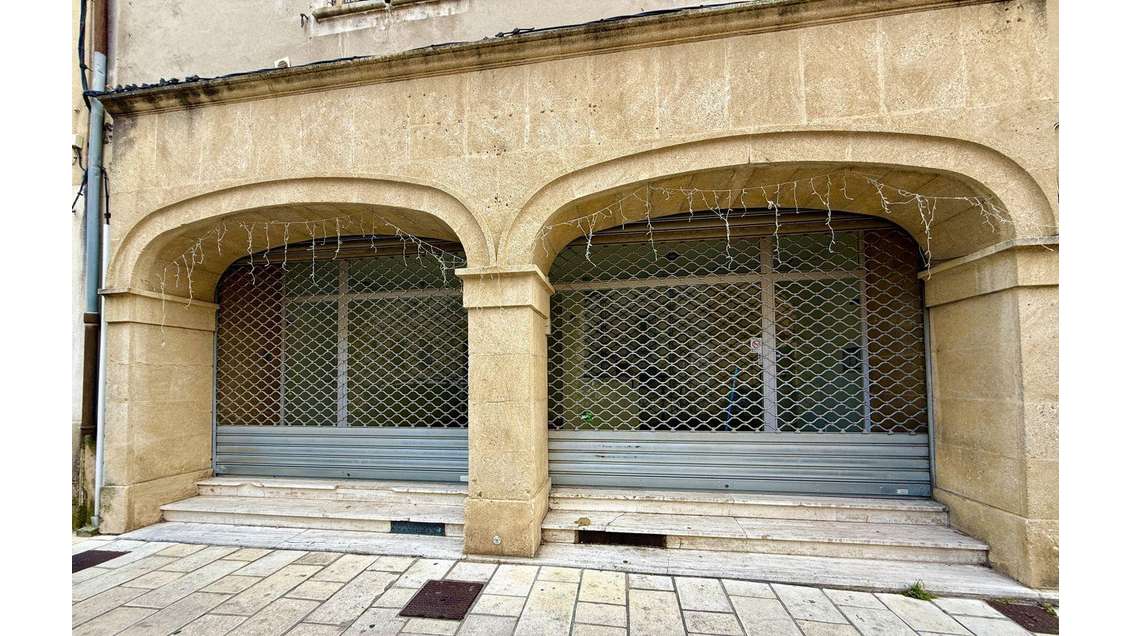 Vente très beau local 55m² + cave à Orange centre