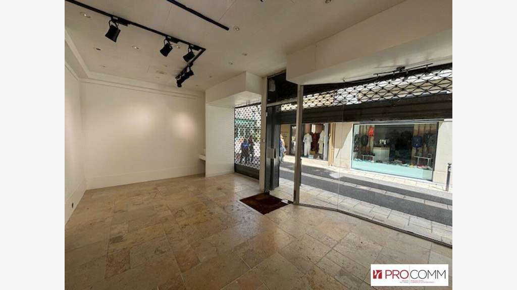 Local commercial de 70m² à vendre à Orange centre