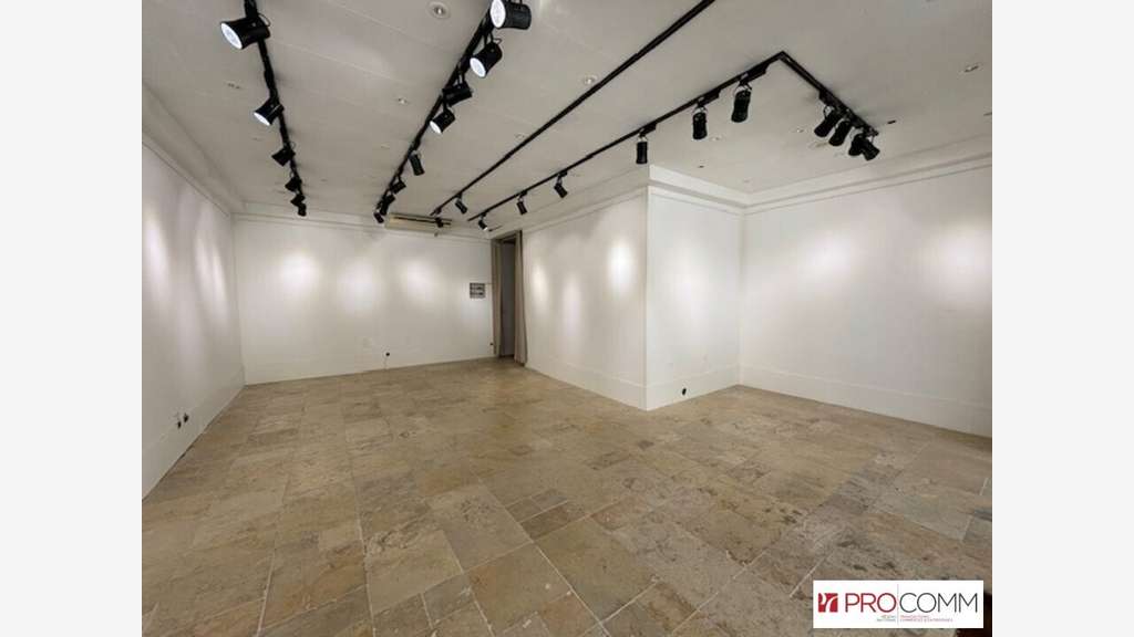 Local commercial de 70m² à vendre à Orange centre