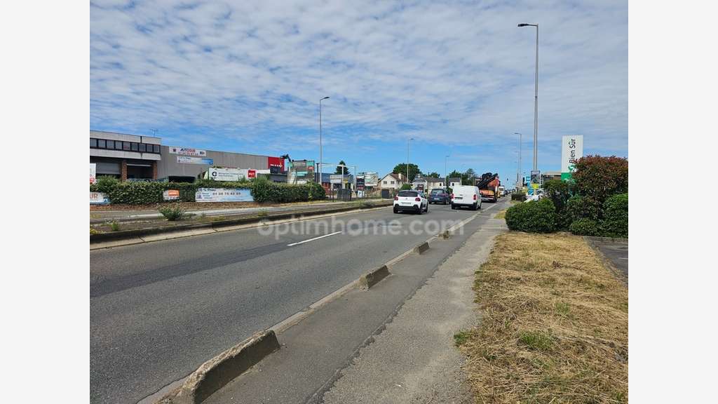 Local commercial de 350m² à vendre à Orgeval (78)