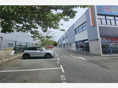 Local commercial de 350m² à vendre à Orgeval (78)