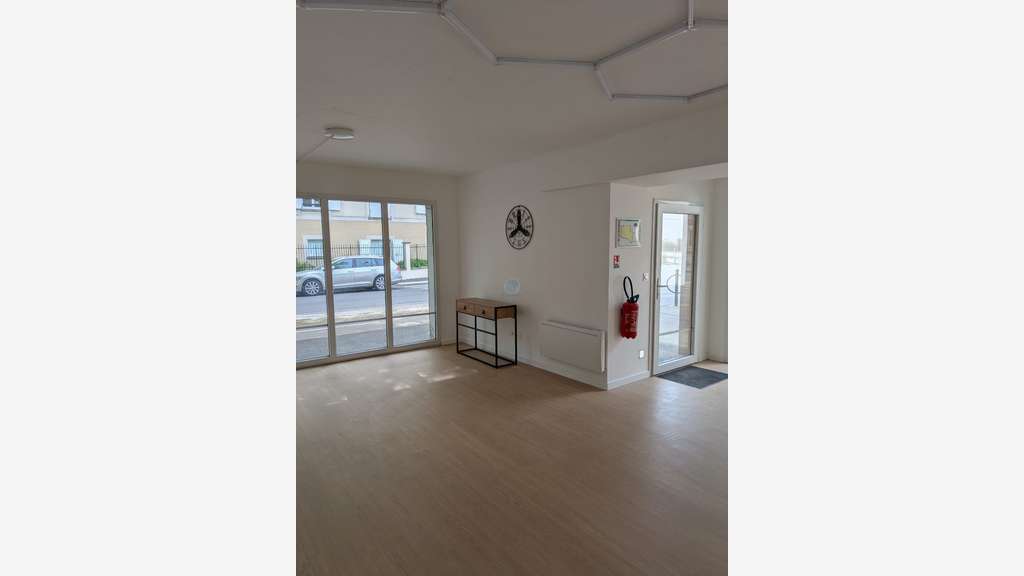 AV local commercial 58m² à Orléans quartier calme
