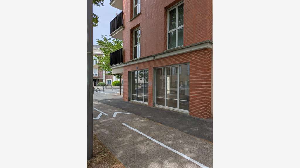 AV local commercial 58m² à Orléans quartier calme