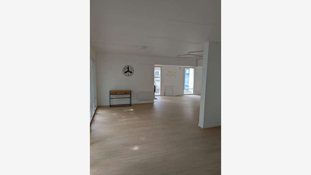 AV local commercial 58m² à Orléans quartier calme