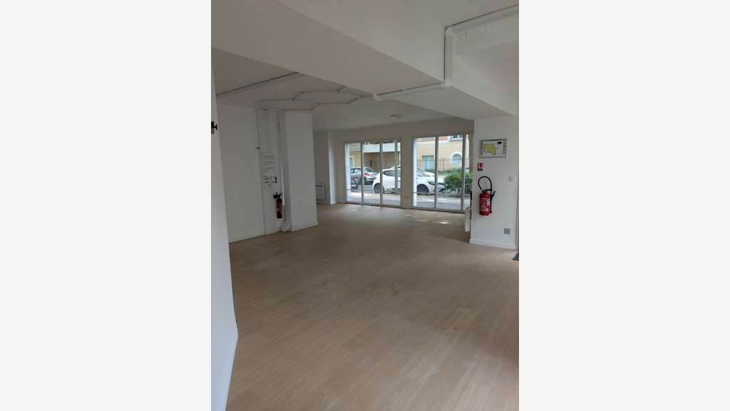 AV local commercial 58m² à Orléans quartier calme