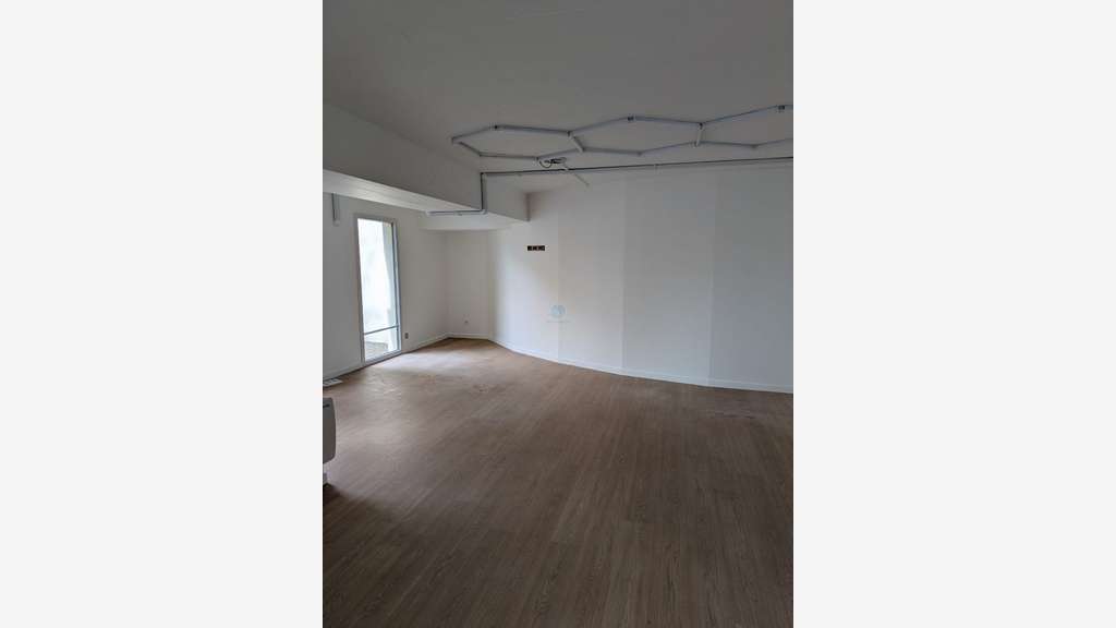 AV local commercial 58m² à Orléans quartier calme