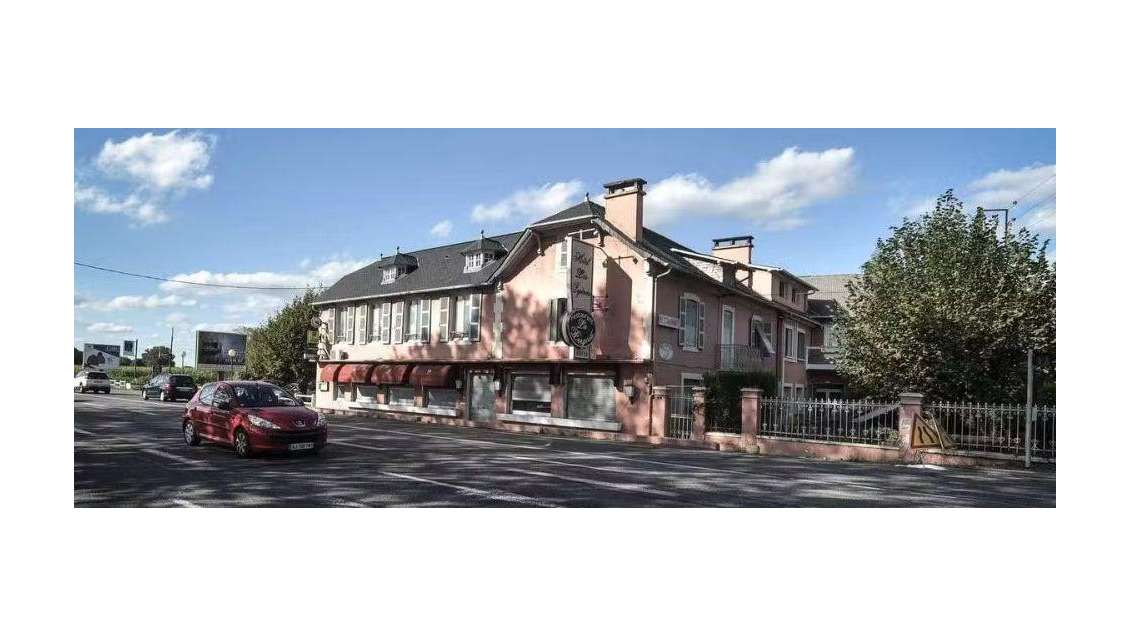 Vente murs commerciaux 800m² empl premium à Ousse