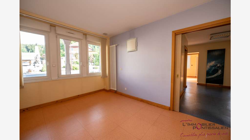 Vente local ou appart 80m² en RDC à Oye et Pallet