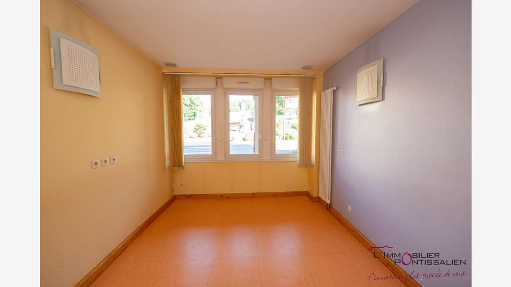 Vente local ou appart 80m² en RDC à Oye et Pallet
