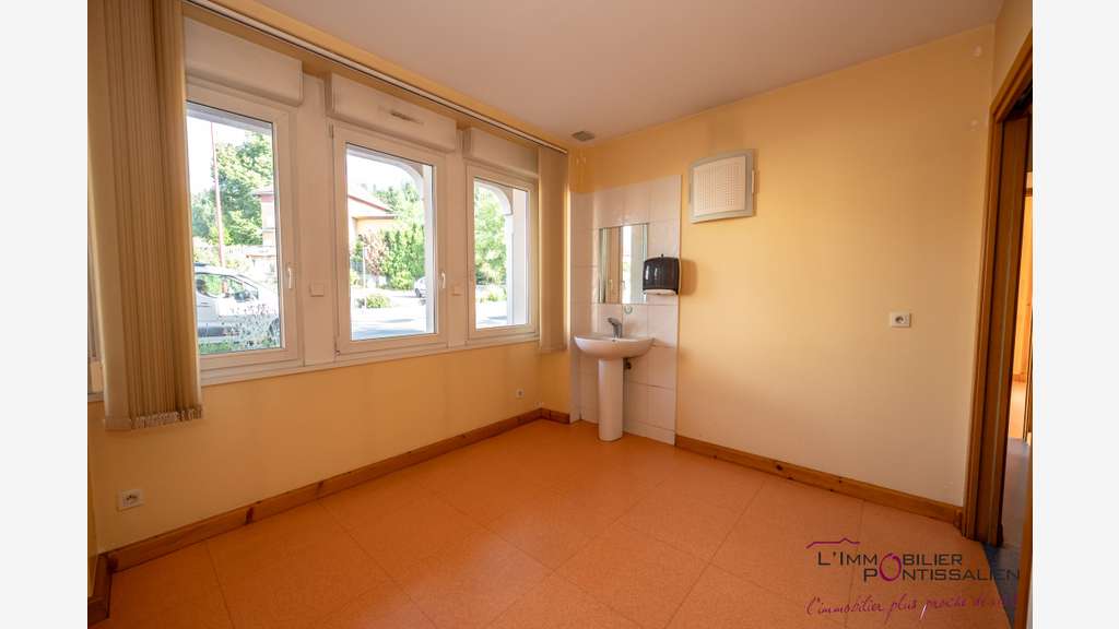 Vente local ou appart 80m² en RDC à Oye et Pallet