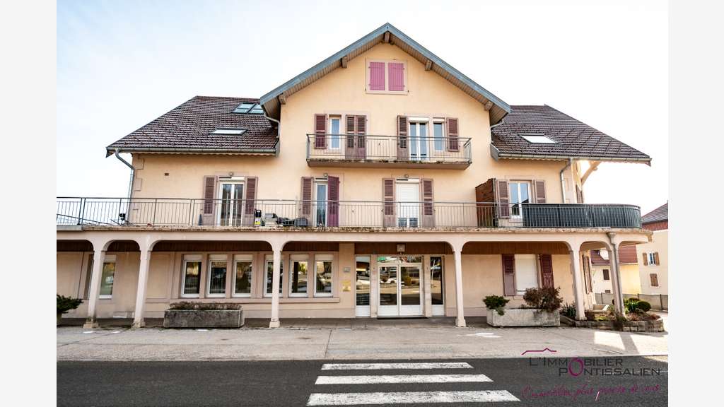 Vente local ou appart 80m² en RDC à Oye et Pallet