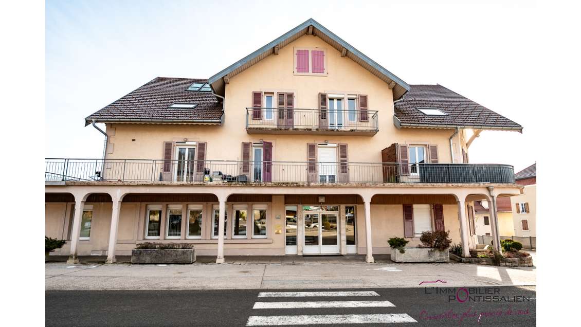 Vente local ou appart 80m² en RDC à Oye et Pallet