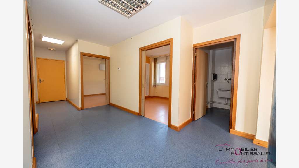 Vente local ou appart 80m² en RDC à Oye et Pallet