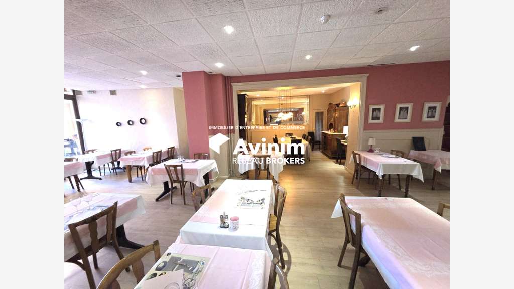 Vente immeuble hôtelier 913m² à Oyonnax centre