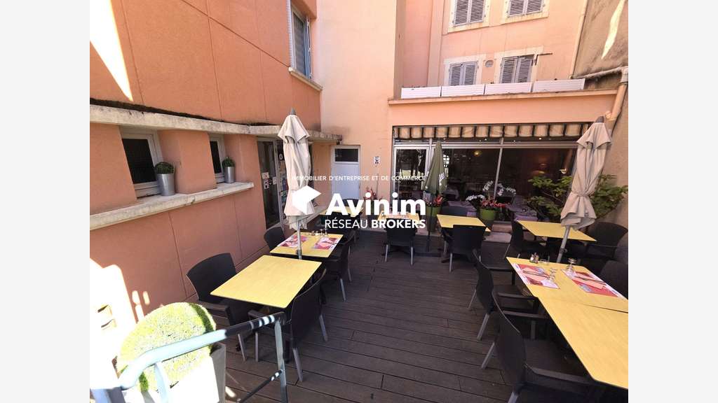 Vente immeuble hôtelier 913m² à Oyonnax centre