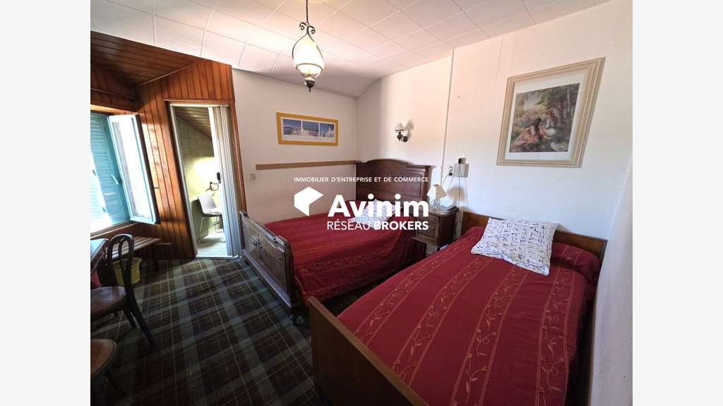 Vente immeuble hôtelier 913m² à Oyonnax centre