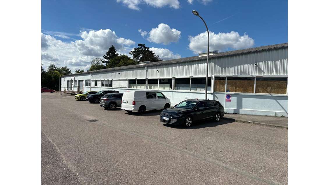 Vente superbe local 960m² à Panazol
