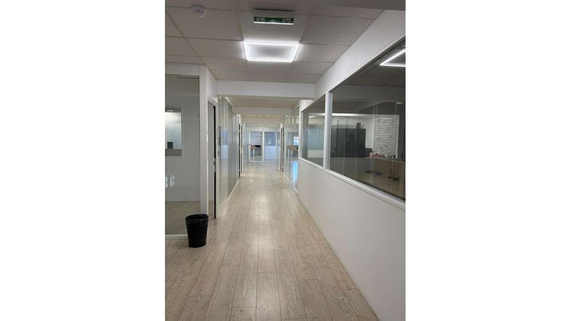 Vente local commercial 720m² proche RER E à Pantin