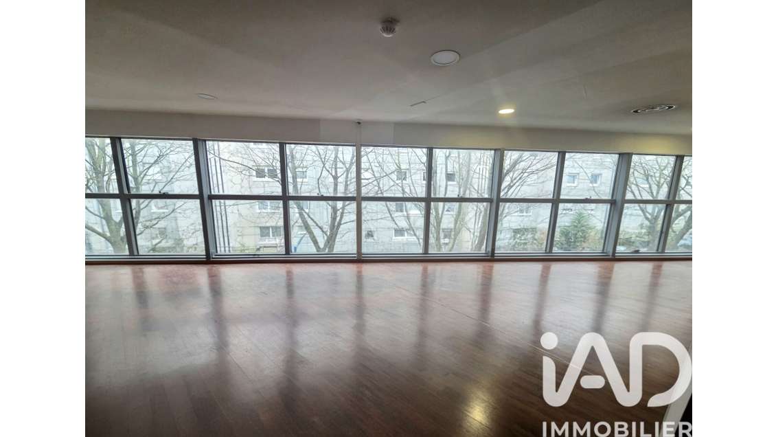 Vente bureaux de 356m² au 1er étage à Pantin