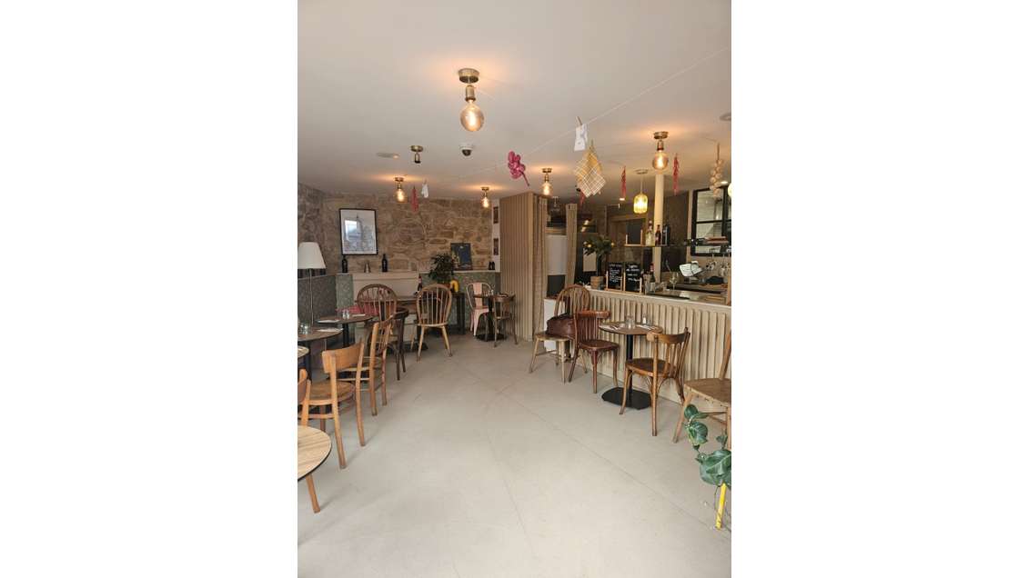 Vente murs de boutique 66m² à Paris 11e