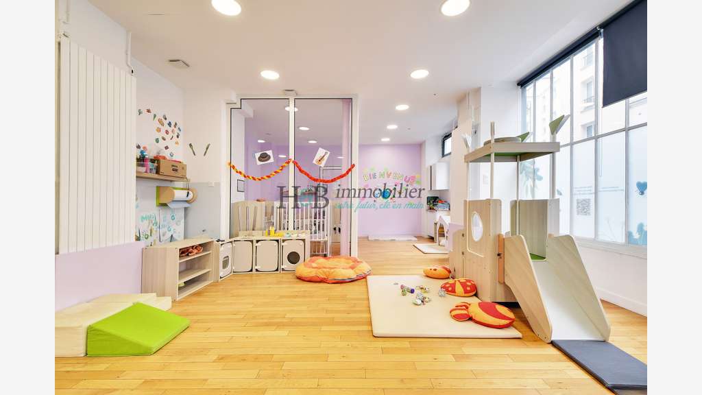 AV local commercial de 162m² loué à Paris 75011