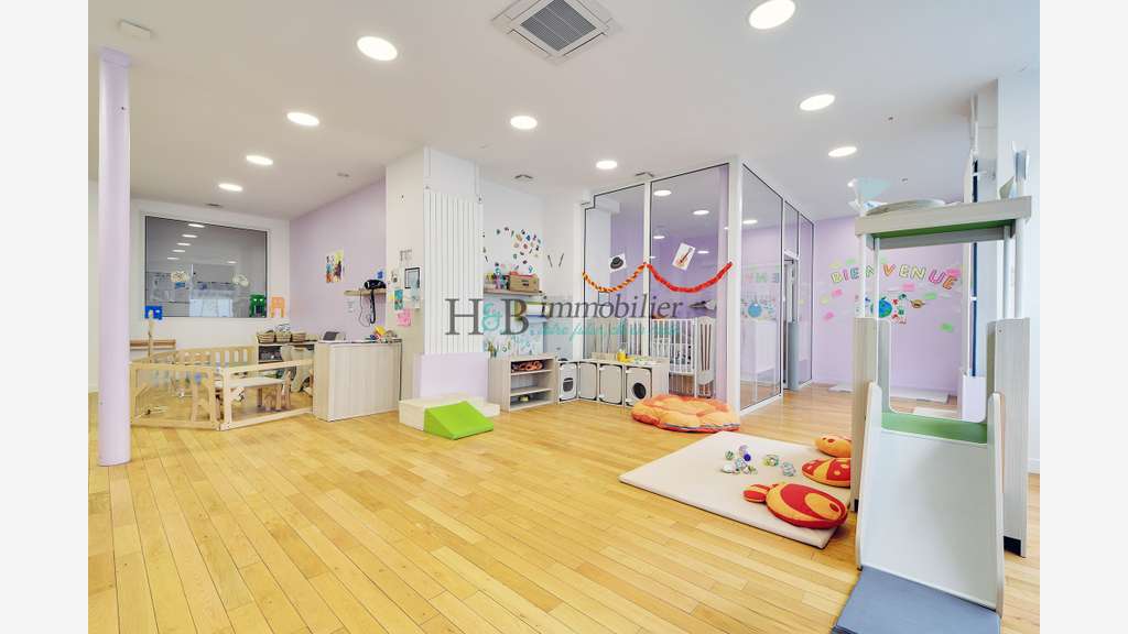 AV local commercial de 162m² loué à Paris 75011