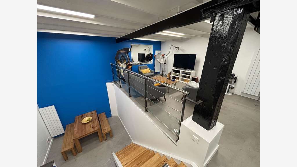 Cède local commercial atypique 106m² à Paris 75011