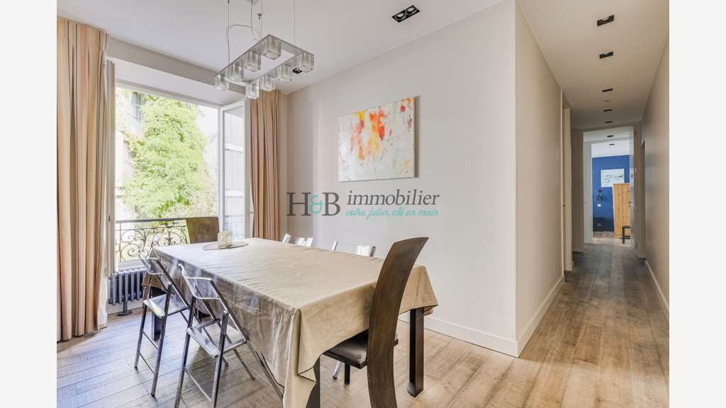 Appartement mixte 178m² à vendre à Paris 75011