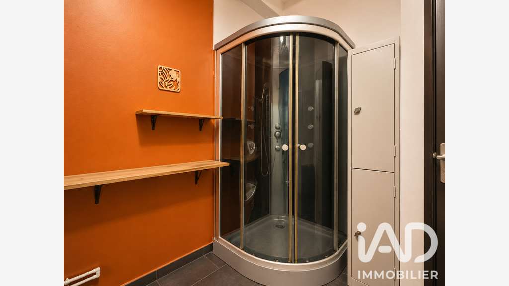 AV murs commerciaux loués 28m² à Paris 75012