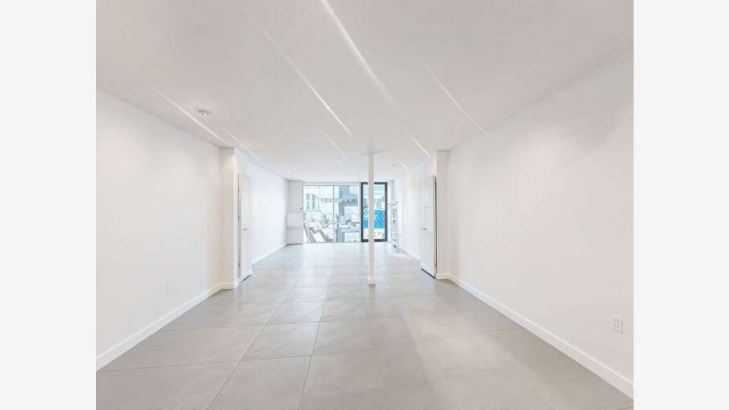 A vendre local commercial 60m² à Paris 15e