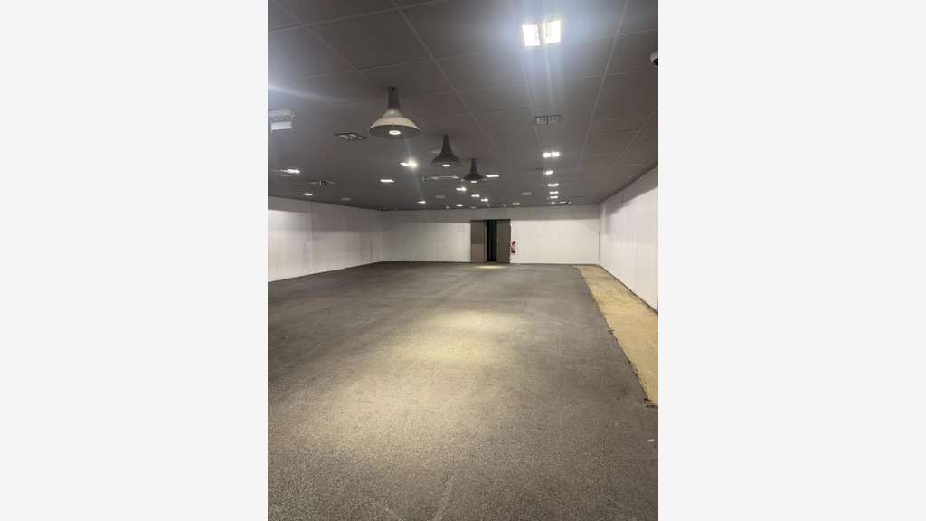 A louer local commercial de 340m² à Paris 75015
