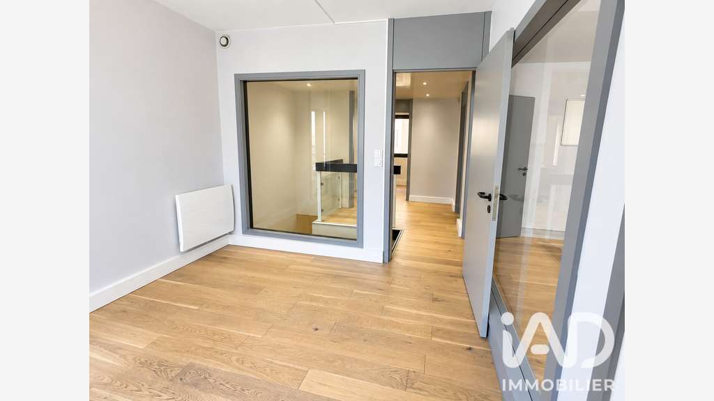 Cède local professionnel 96m² à Paris Montparnasse