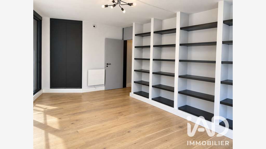 Cède local professionnel 96m² à Paris Montparnasse
