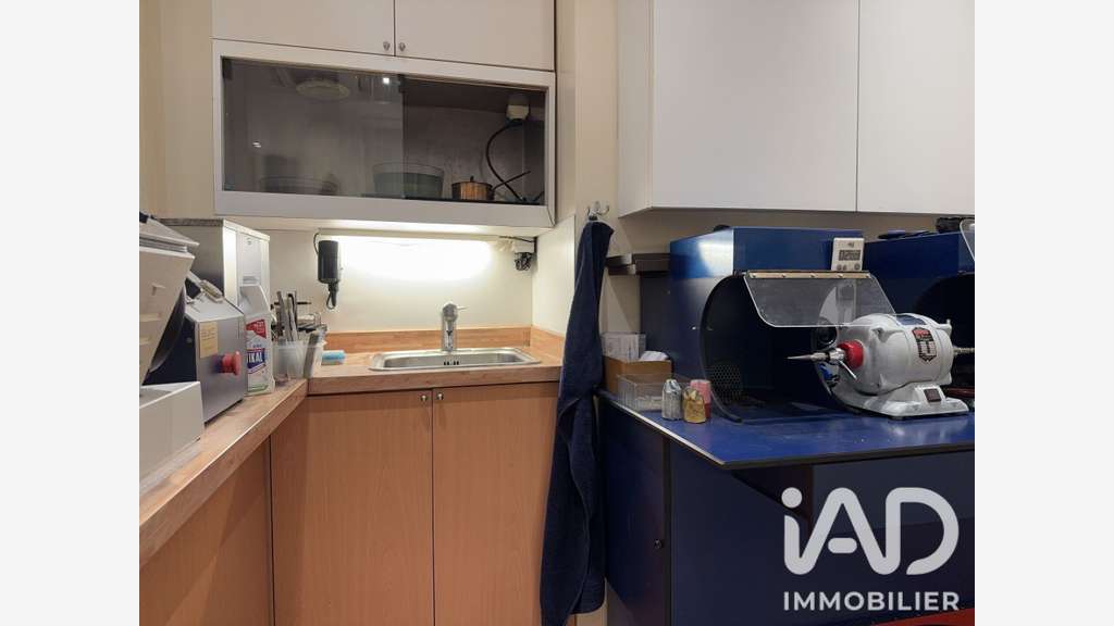Vente local commercial joallerie 80m² à Paris 16