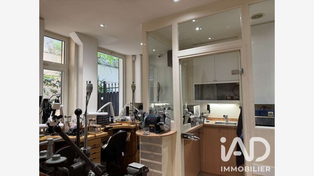 Vente local commercial joallerie 80m² à Paris 16