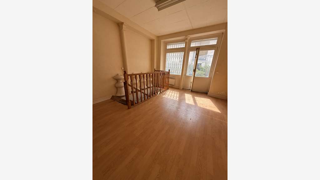 Murs à vendre 39m² à Paris 17ème Métro La Fourche