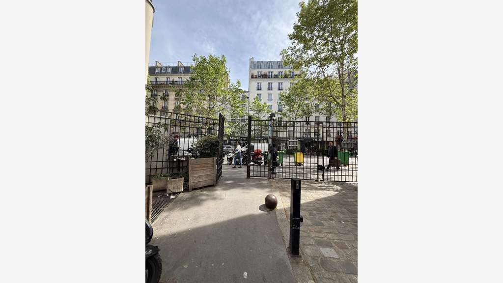 Murs à vendre 39m² à Paris 17ème Métro La Fourche