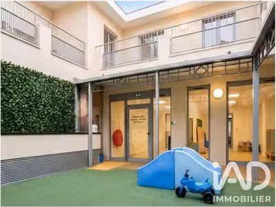 Vente murs crèche 490m² excellent état Paris 75017